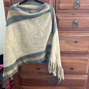 Riahl Fashion Women’s Tan/Gold & Gray Poncho One Size 100% Acrylic NWT